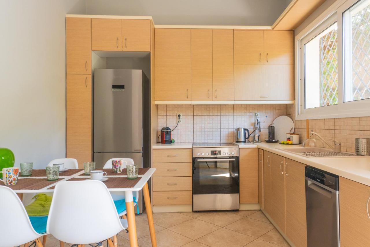Bright 2Bd Apt, Garden View & Parking - Glyfada Atenas Exterior foto