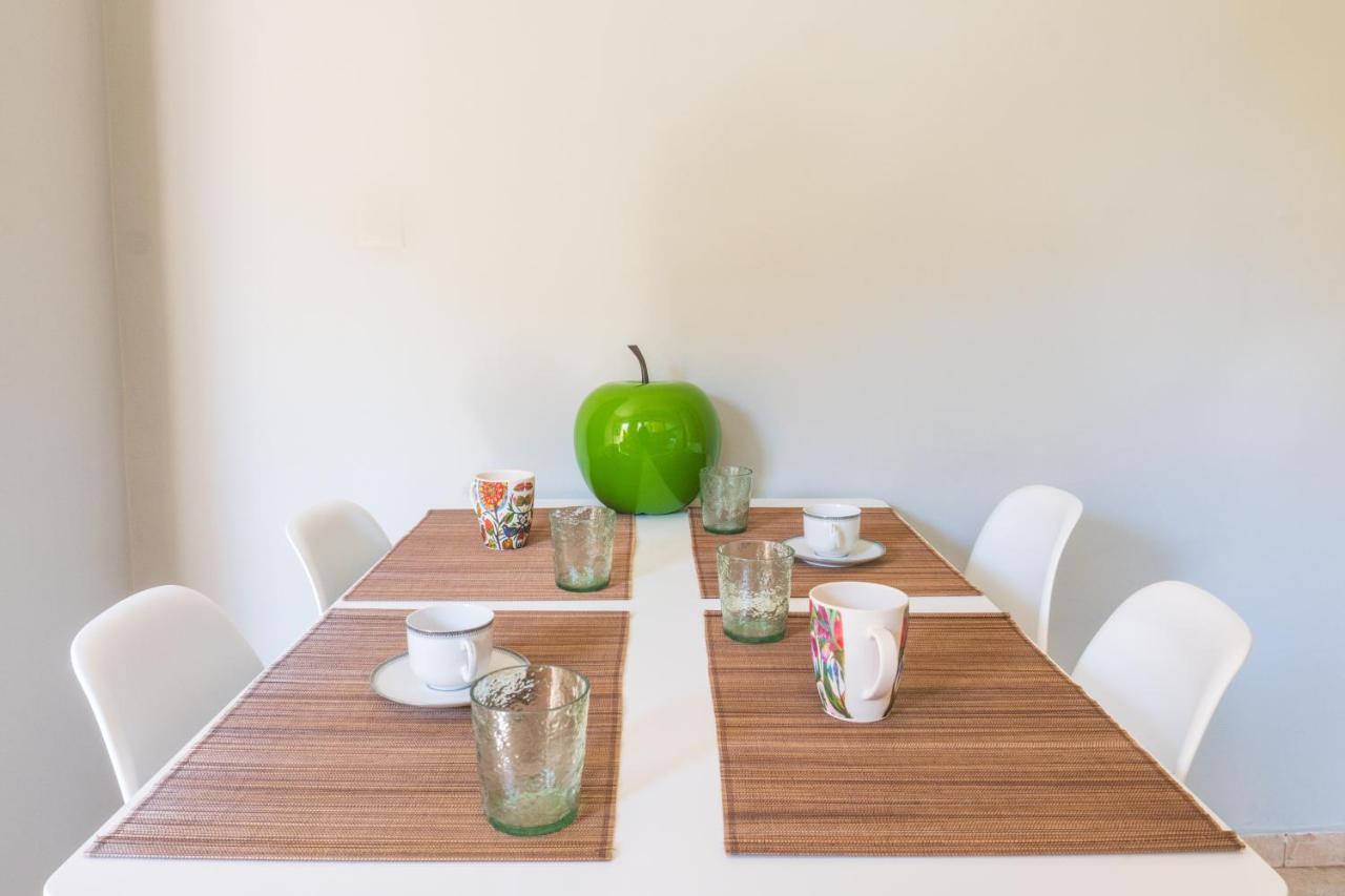 Bright 2Bd Apt, Garden View & Parking - Glyfada Atenas Exterior foto