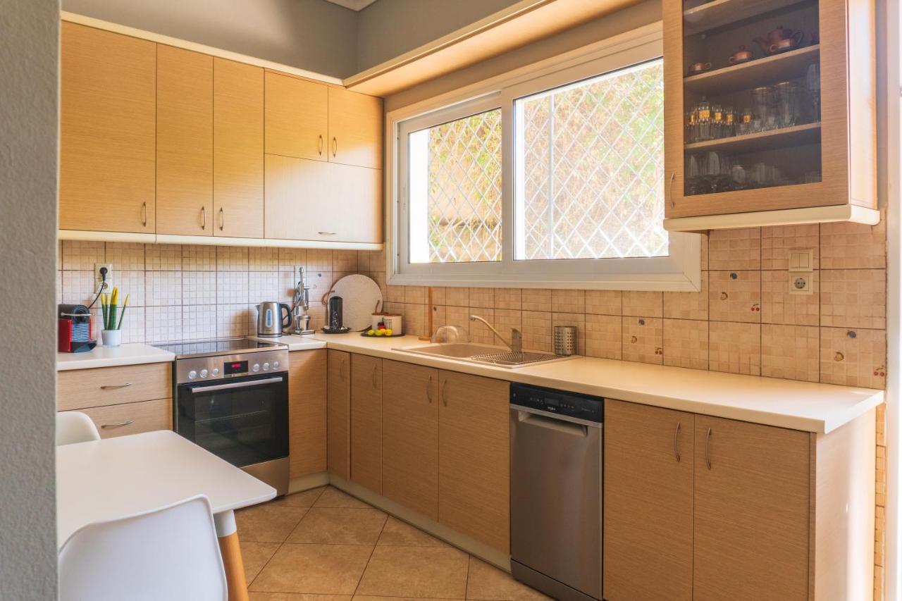 Bright 2Bd Apt, Garden View & Parking - Glyfada Atenas Exterior foto